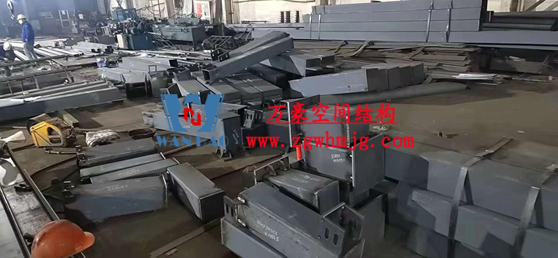 重慶龍興足球場ETFE屋面膜結構工程屋面鋼結構完成，膜結構安裝中