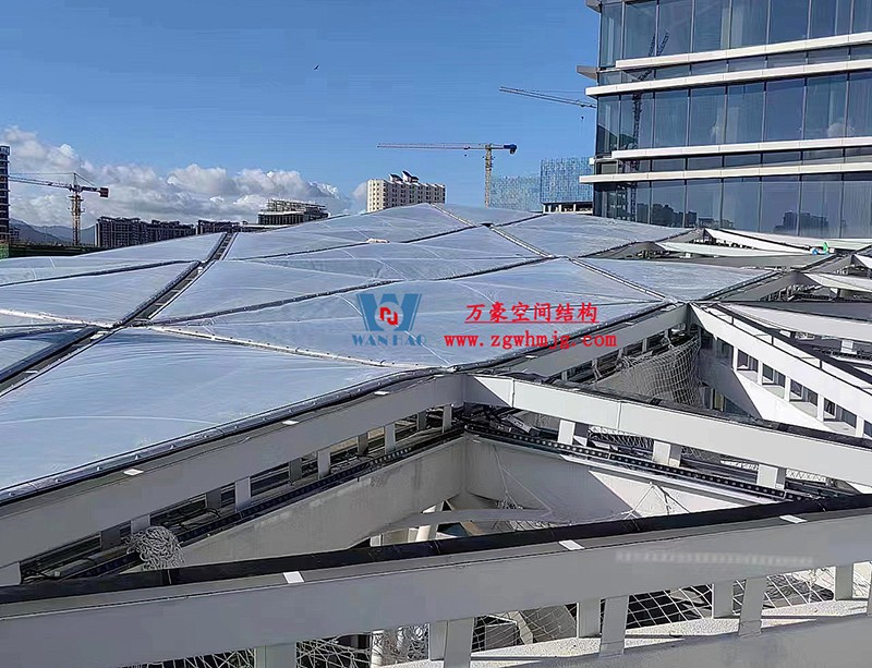 縱使烈日炎炎，腳步從未止歇！海南這個ETFE氣枕膜項目施工進度有最新消息